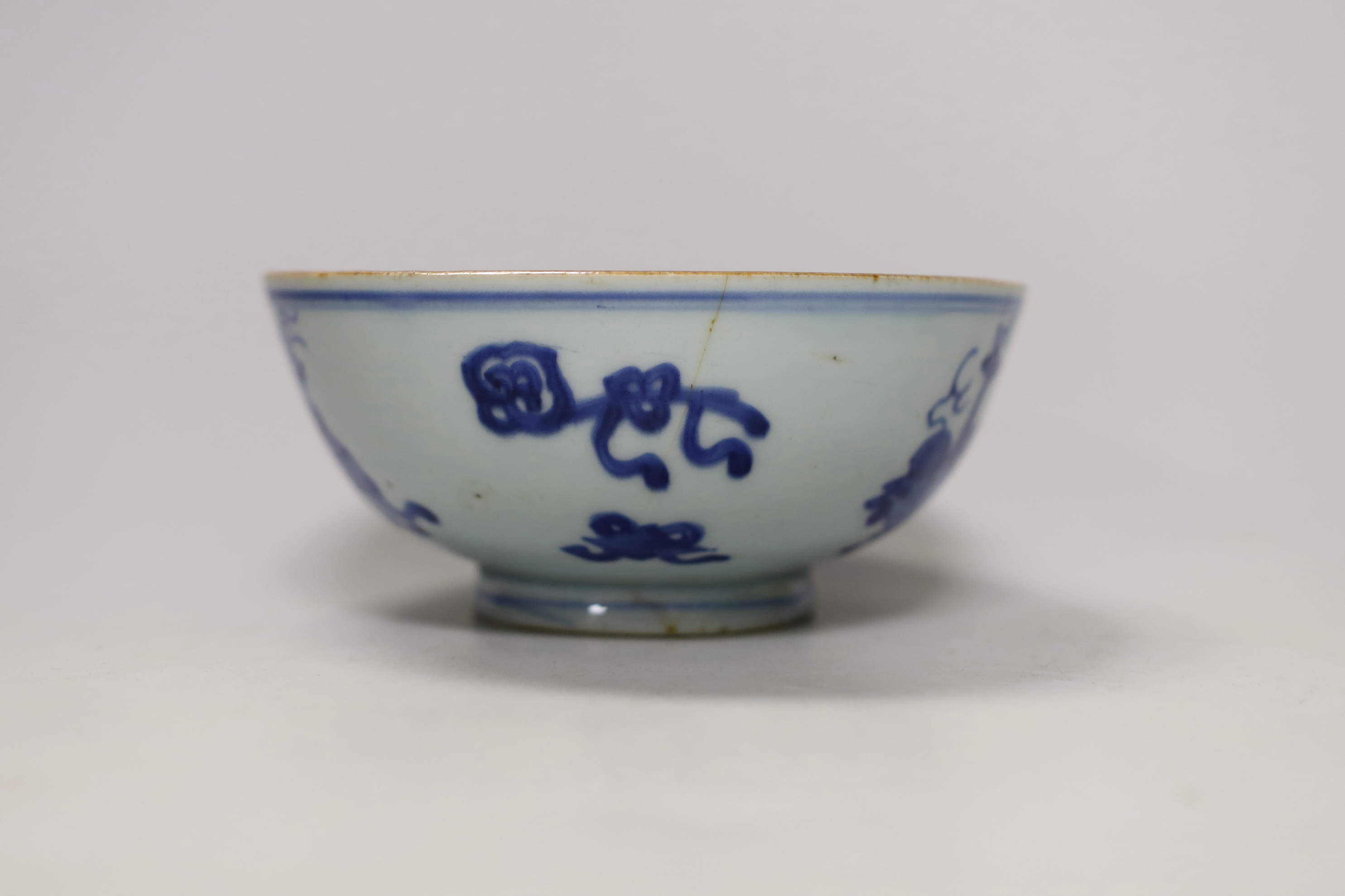 A Chinese Kangxi blue and white bowl, 15cm diameter (a.f.)